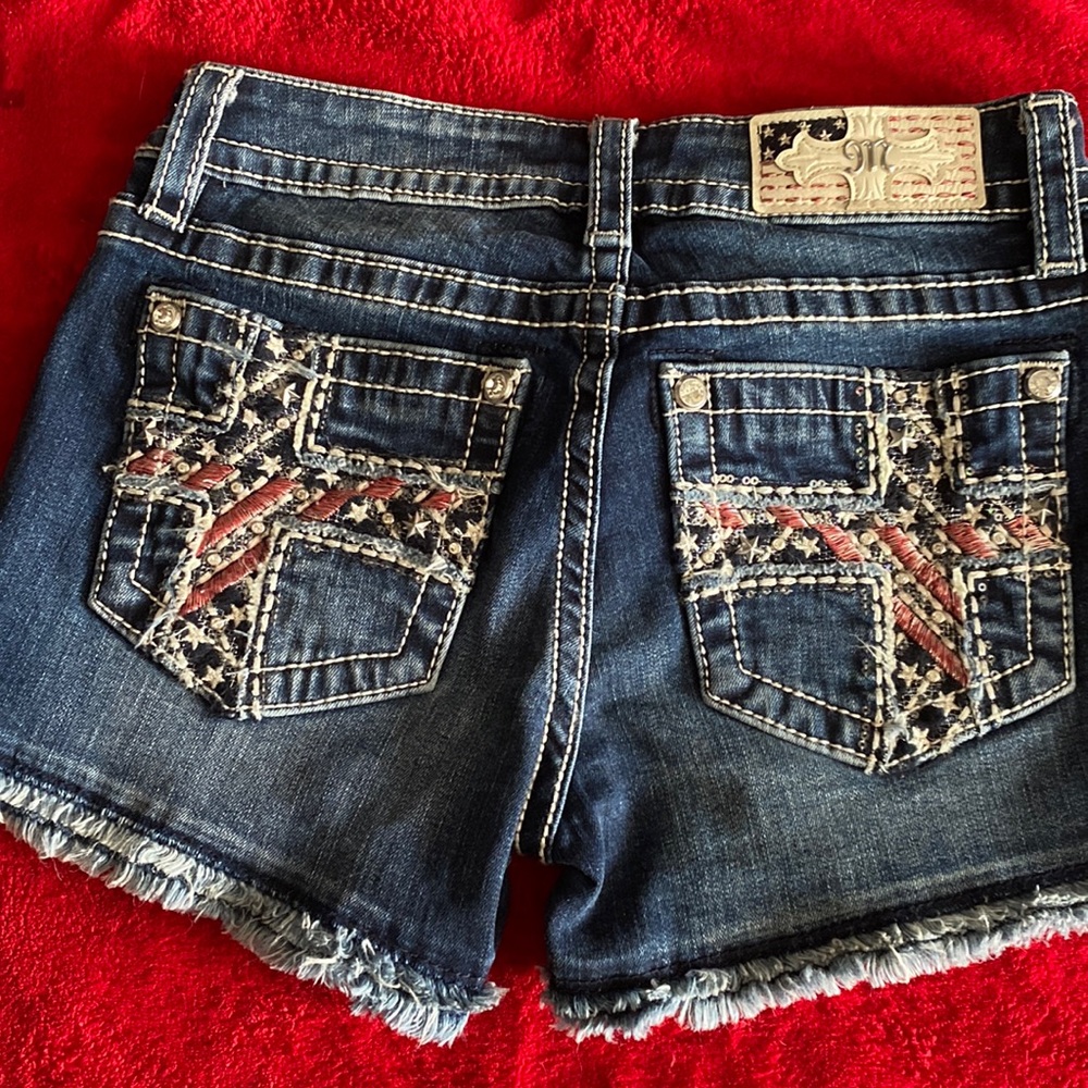 Women’s Miss Me shorts Size 26